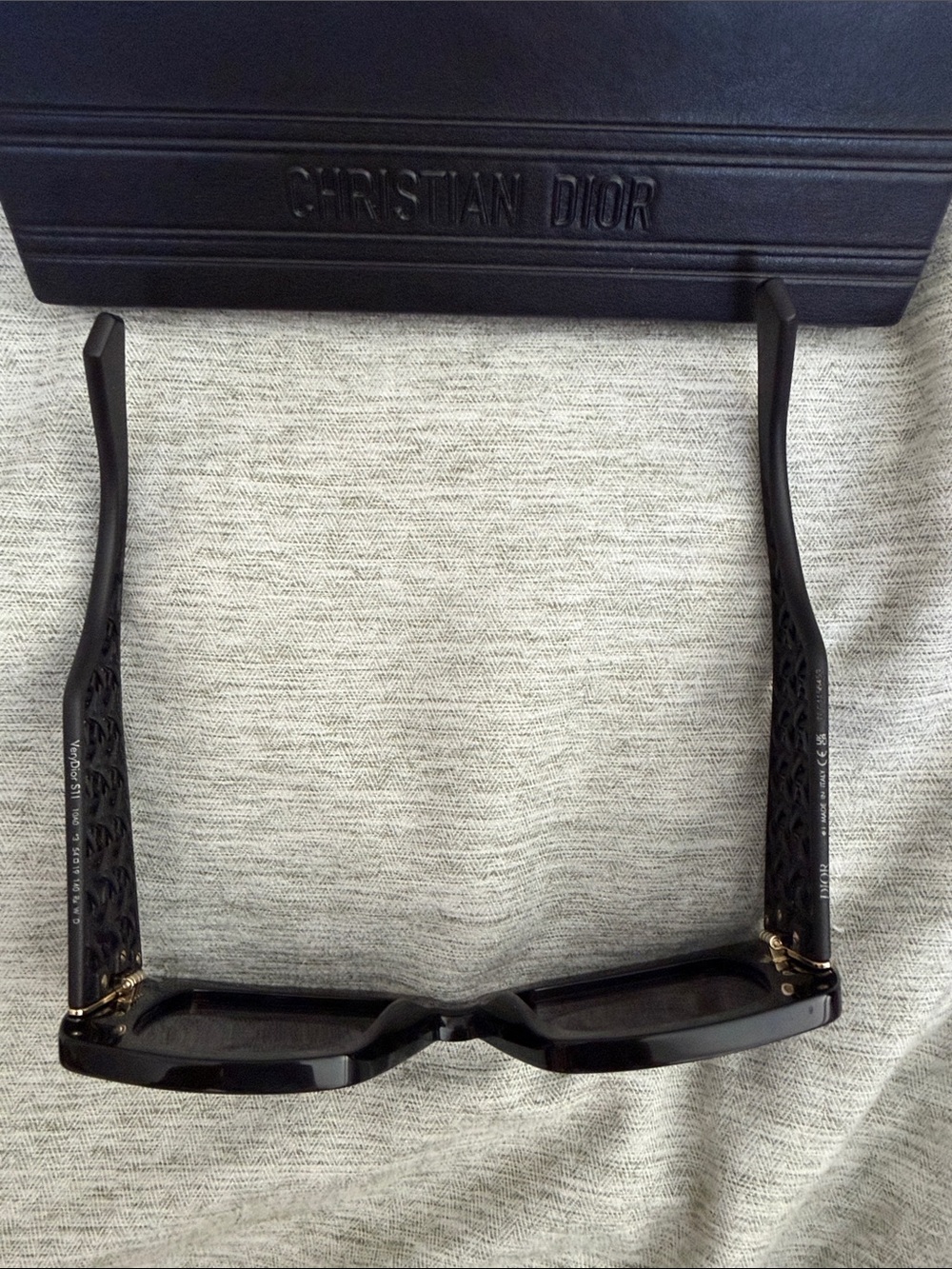 😎 DIOR Verydior S1I Black Cannage Sunglasses CD001981 1100L1 54-19 - Picture 4 of 8
